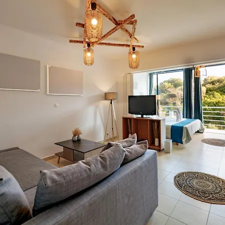 Lira The Hidden Gem Above The Sea Ретимно