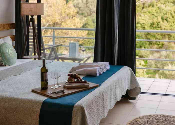 Lira The Hidden Gem Above The Sea Villa *