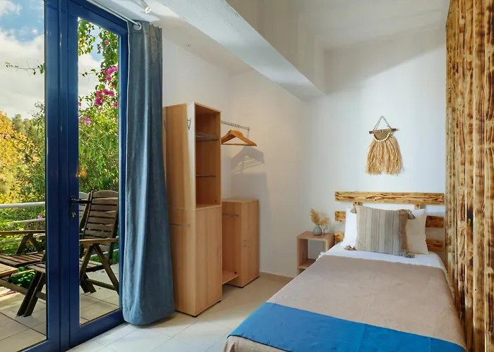 Lira The Hidden Gem Above The Sea Villa *