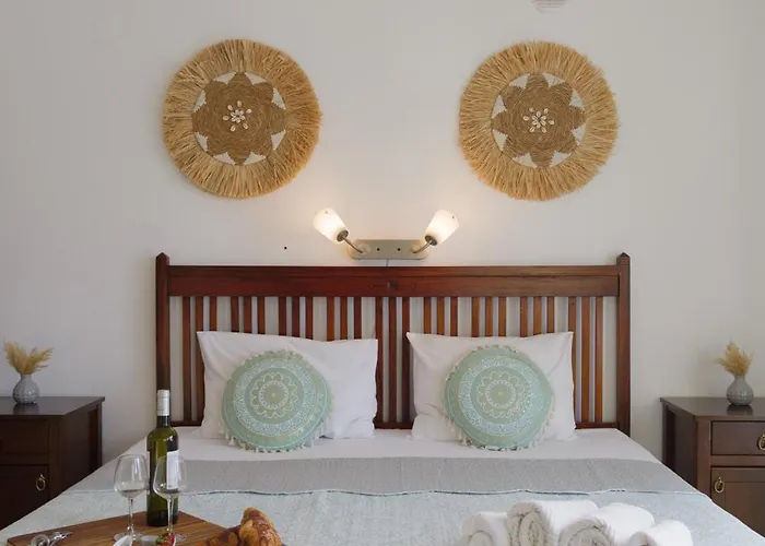 Lira The Hidden Gem Above The Sea Villa *