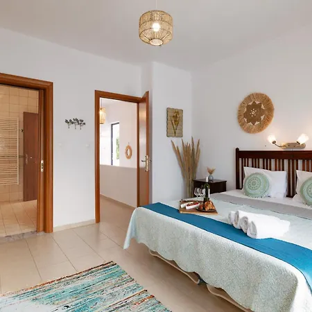 Lira The Hidden Gem Above The Sea 罗希姆诺