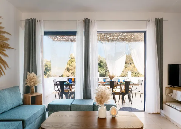 Lira The Hidden Gem Above The Sea Вилла *