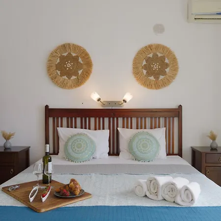 Lira The Hidden Gem Above The Sea Villa *