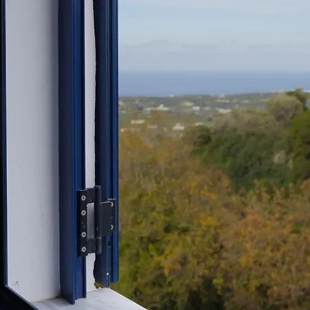 Lira The Hidden Gem Above The Sea Villa *